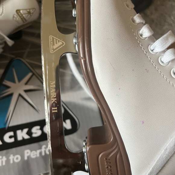 Jackson Girls' Mystique Figure
Skates Size 11 - Picture 4 of 6